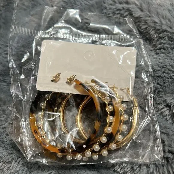 Hoop Earring Set - Picture 3 of 3